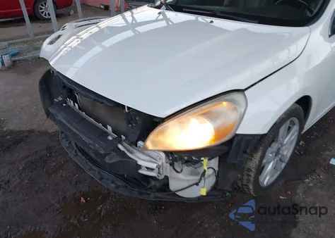 2013 Volvo S60 T5 z USA, uszkodzony, nr VIN YV1612FS1D2206007